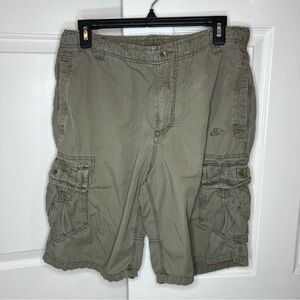 Nike Sportswear Army Green Cargo Shorts Mens Medium 31" x 10" Inseam.